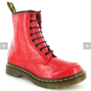 DR MARTENS
1460W QQ Flowers Womens Leather 8-Eyelet Ankle Boots - Bright Red